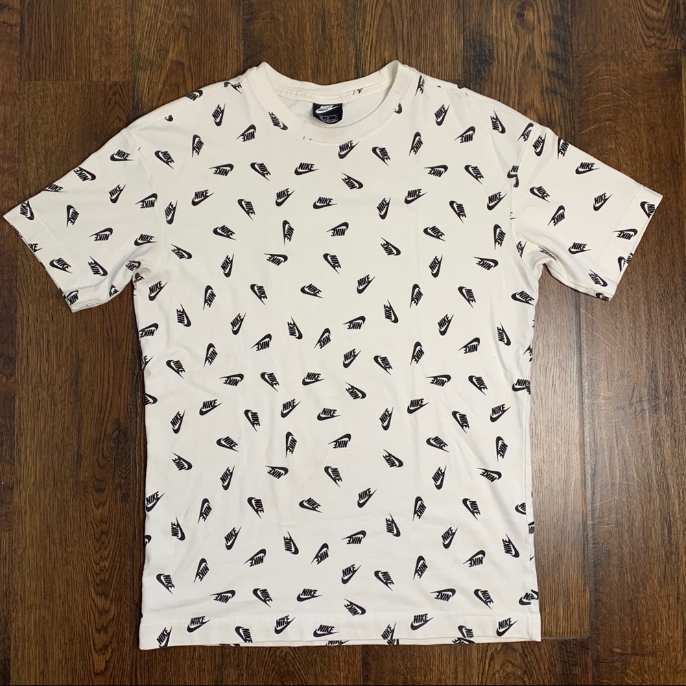 Nike Swoosh Logo Cluster Short Sleeve Shirt Medium